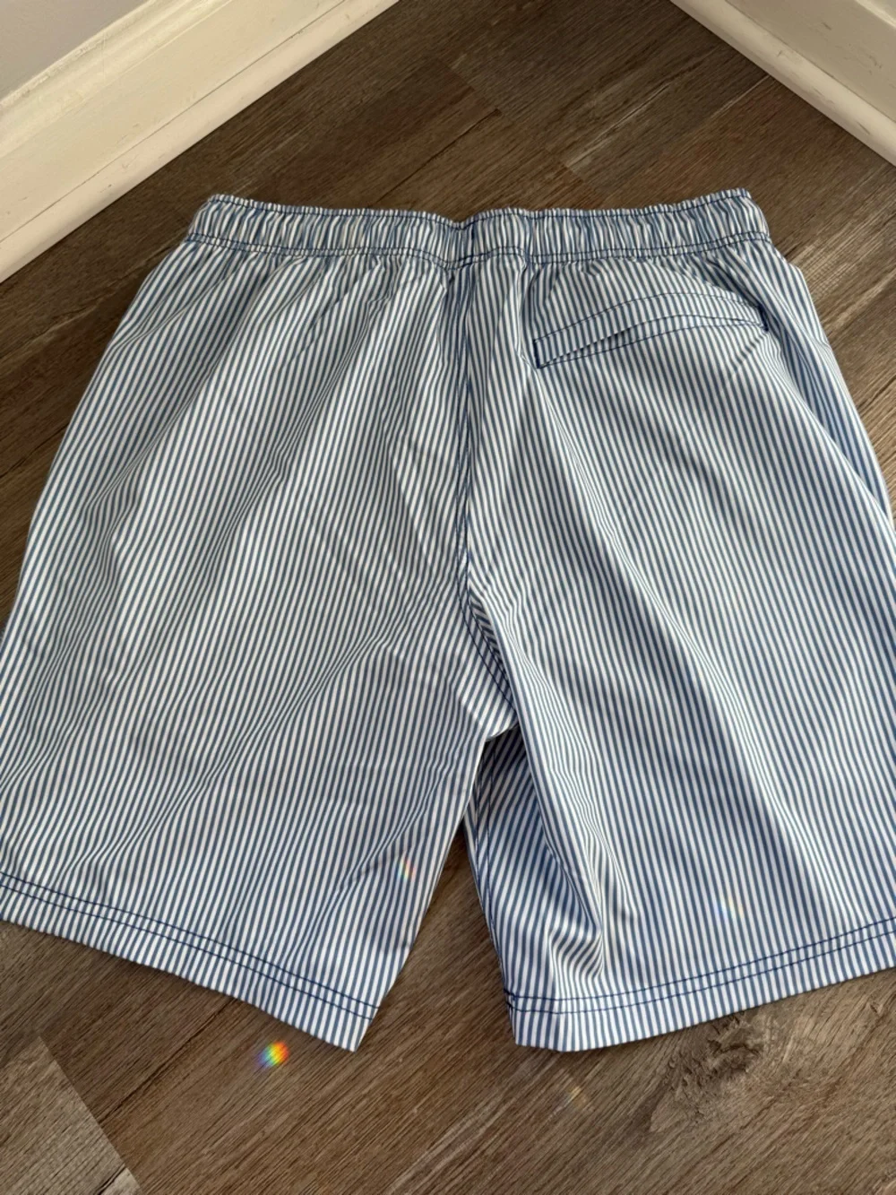 NEW Nautica Men’s Navy and White Pinstripe Swim Trunks Performance Stripe Size M